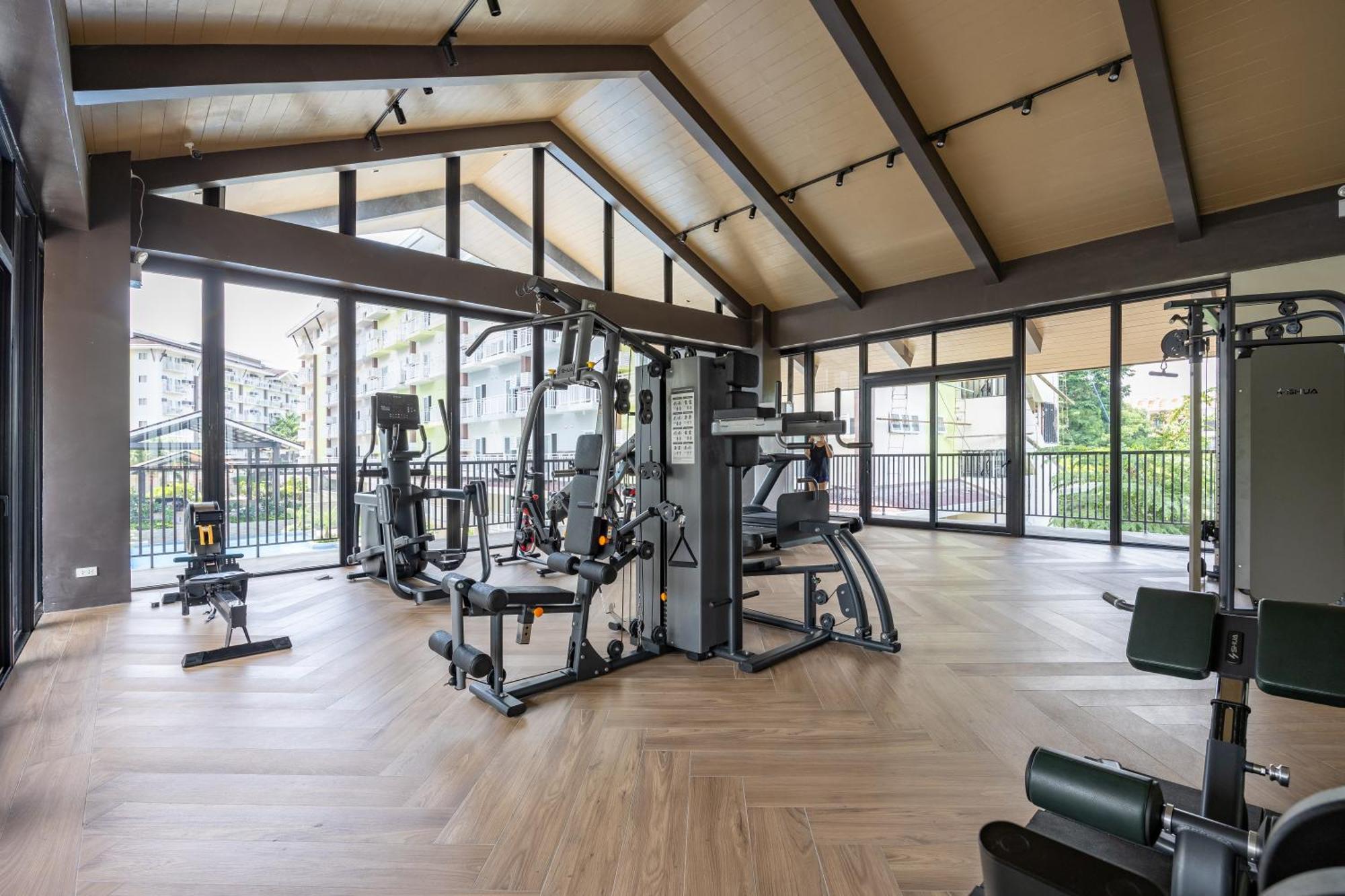 막탄 Amani 729, 3 Minutes To Airport,With Gym & Pool,100Mbps Wifi,Free Netflix 아파트 외부 사진